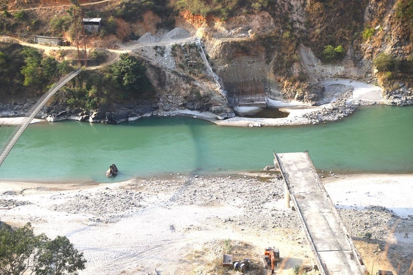 तमोरको पुल १२ वर्षदेखि अधुरै