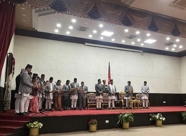 १६ नयाँ मन्त्रीले लिए सपथ