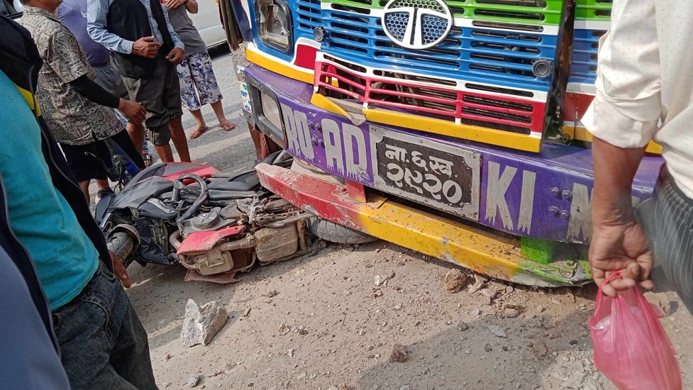 ट्रकको ठक्करबाट धादिङमा मोटरसाइकल चालकको मृत्यु