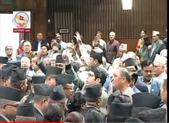 धनराजले ओलीलाई दुव्र्यवहार गरेपछि संसदमा हंगामा