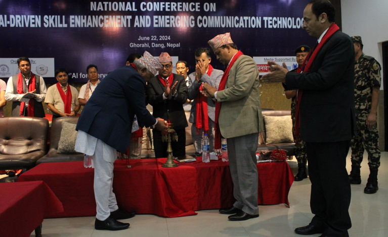 ‘नेपालको श्रमबजारलाई विदेशिनबाट रोक्नुपर्ने’