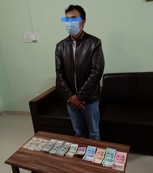 जुत्तामा लुकाएको तीस हजार डलरसहित रसुवामा एक पक्राउ
