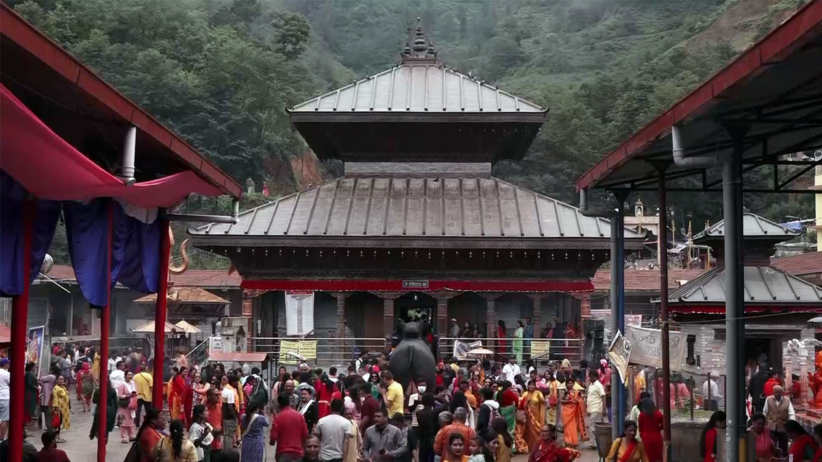 महाशिवरात्रिका लागि डोलेश्वरका चारै ढोका खुल्ला