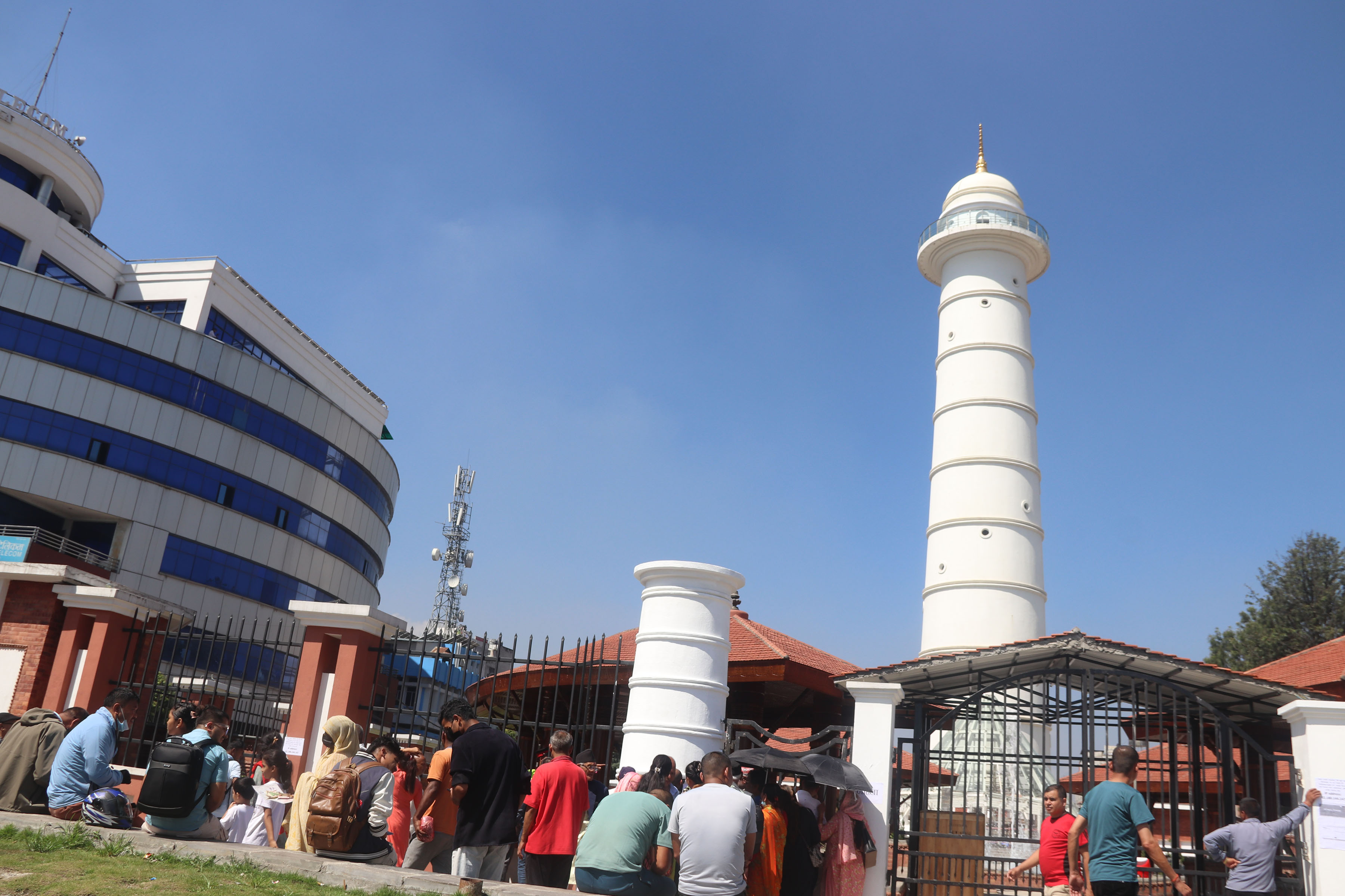 कतिले अवलाेकन गरे धरहरा ?