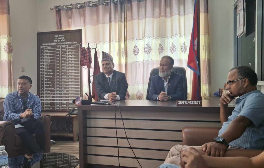 हज यात्राबाट बचेको रकम फिर्ता गर्दै हज समिति
