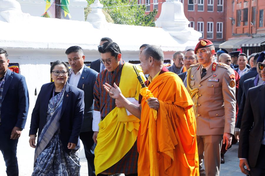 भुटानी नरेशले गरे स्वयम्भूनाथ दर्शन