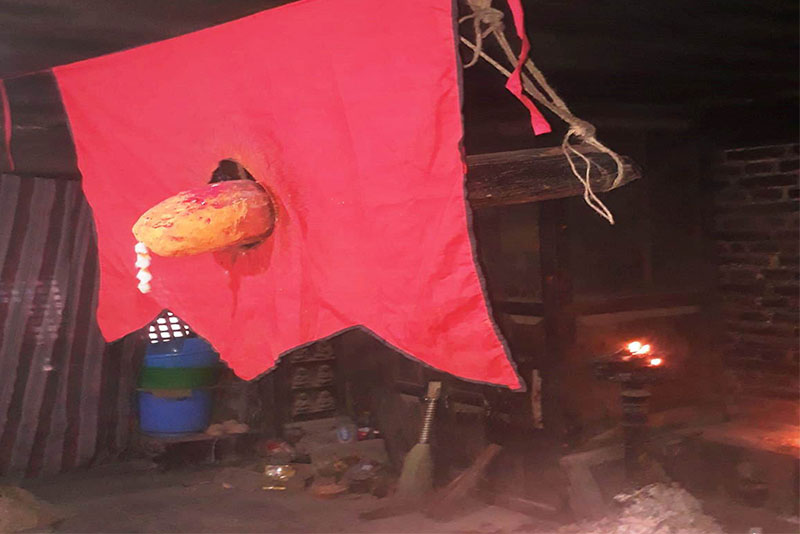 फागुपूर्णिमा : भक्तपुरको भीमेसन मन्दिरमा भक्तजनको भीड