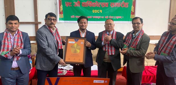 सर्वोत्कृष्ट विद्यार्थीलाई श्री शंकरलाल अग्रवाल गोल्ड मेडल