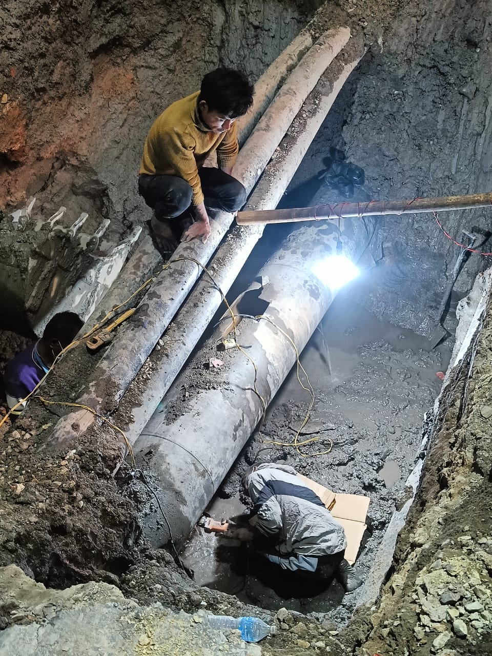 केयुकेएलले रातारात गर्यो थापाथलीमा फुटेको पाइप मर्मत