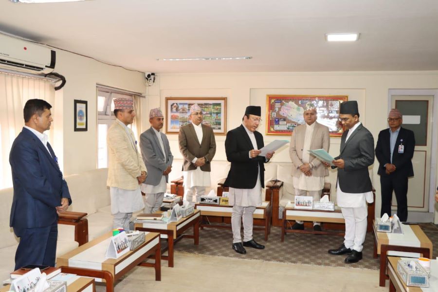 नवनियुक्त गभर्नर पौडेलले लिए शपथ