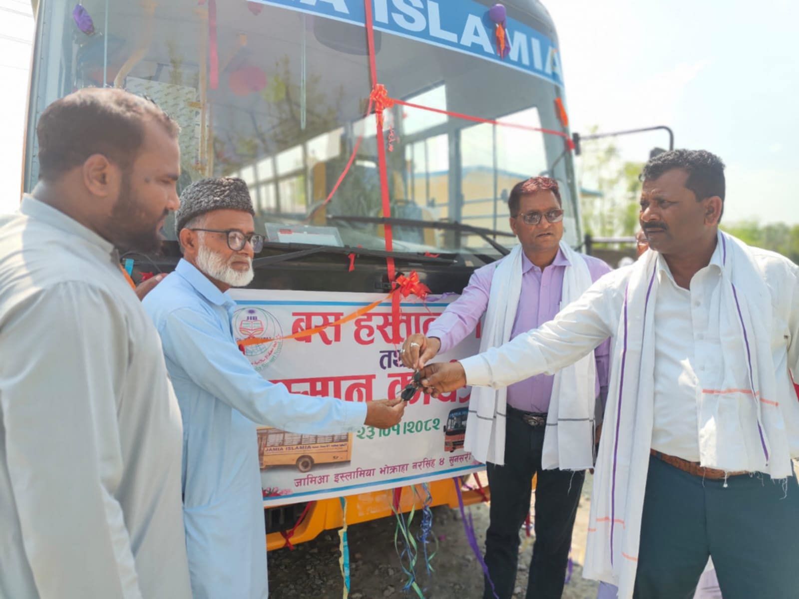 चन्दा सङ्कलन गरेर विद्यालयलाई बस