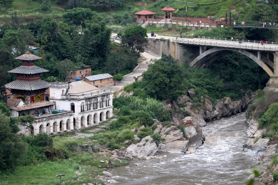 डुबान हुन नदिन चोभारको खोचमा रहेका अवरोध हटाइने