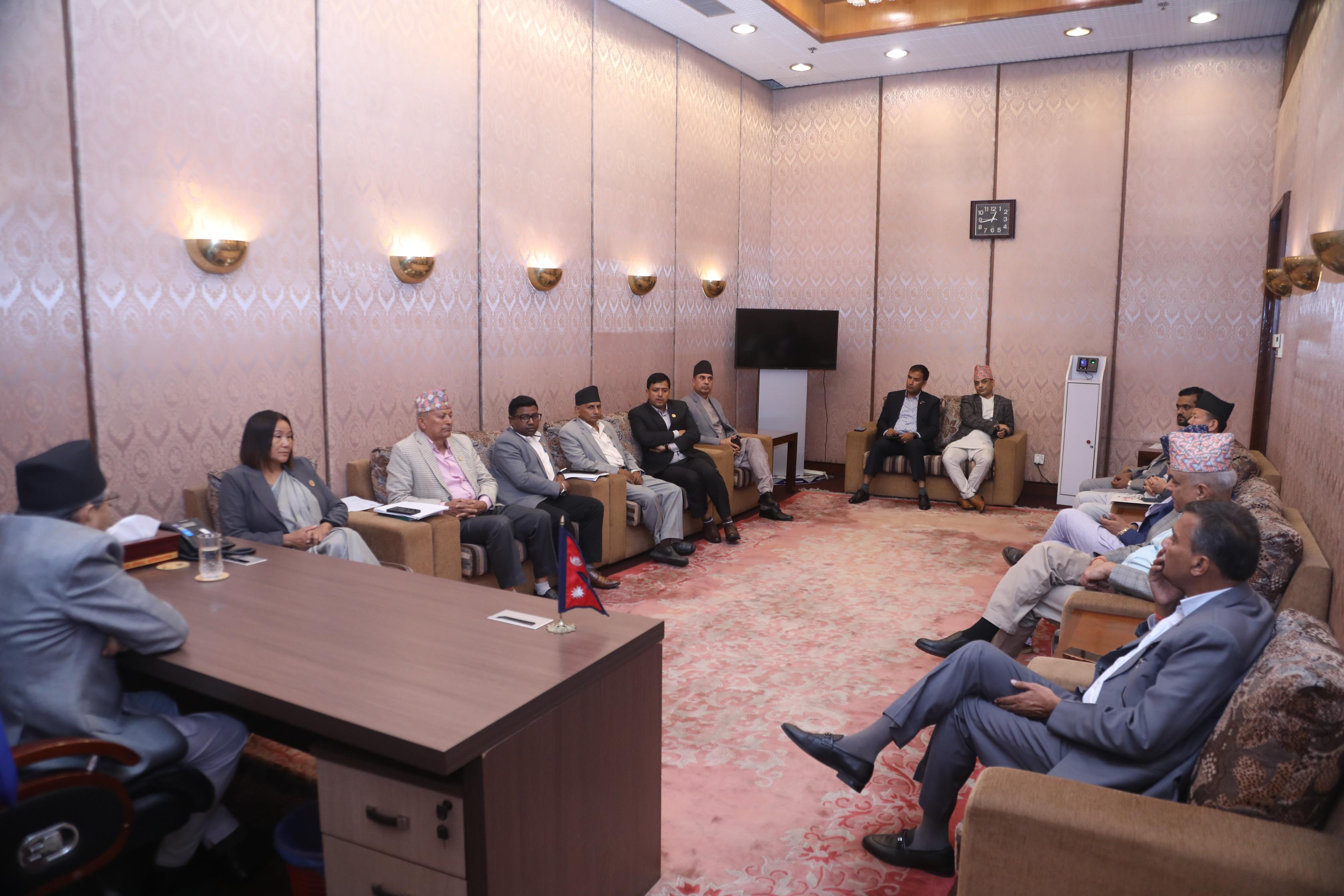 प्रतिपक्षीले संसद् अवरुद्ध गरेपछि दलहरूसँगको छलफलमा जुटे सभामुख