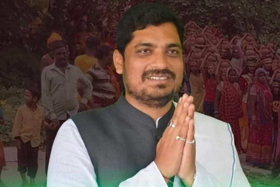 जसपा नेपालका सांसद सरोज सिंहको घरमा अख्तियारको छापा, स्वकीय सचिव पक्राउ