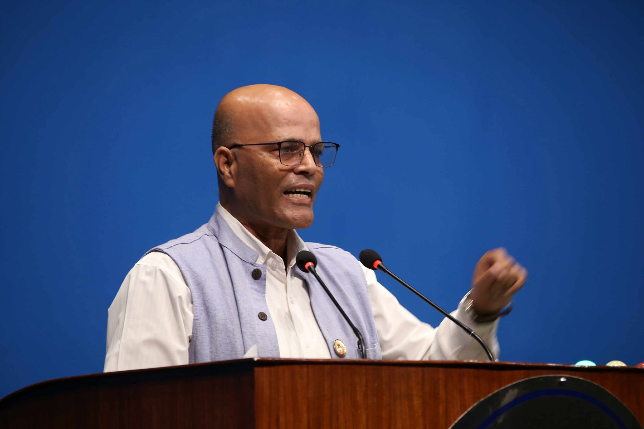 अमरेशले ‘नेपालका पाँच जिल्ला बाहेक अरु लिजमा दिउँ’ भनेपछि संसदमा लफडा