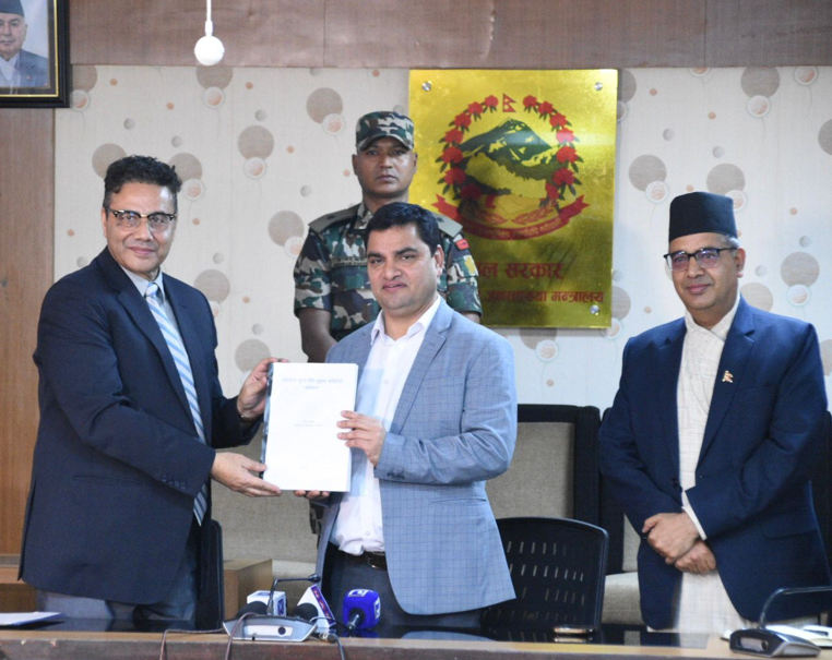 नागरिकले उचित मूल्यमा औषधि पाउने वातावरण तयार गर्छौं : मन्त्री पौडेल