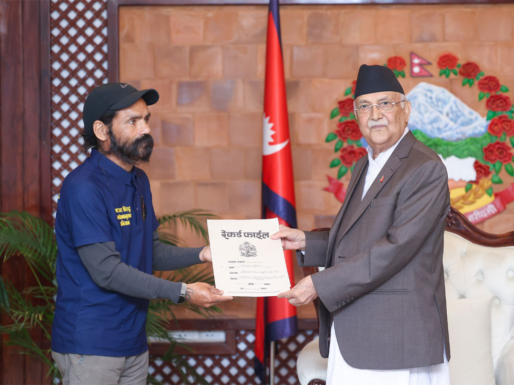 प्रधानमन्त्रीसँग अभियानकर्मी बोहराको भेट