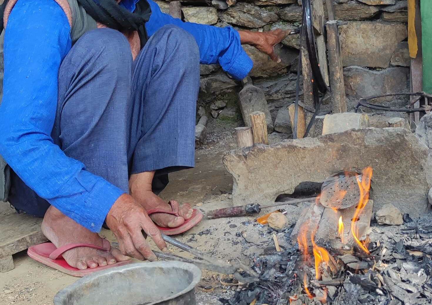 आरन सुधार गर्न अनुदानमा आधुनिक औजार वितरण