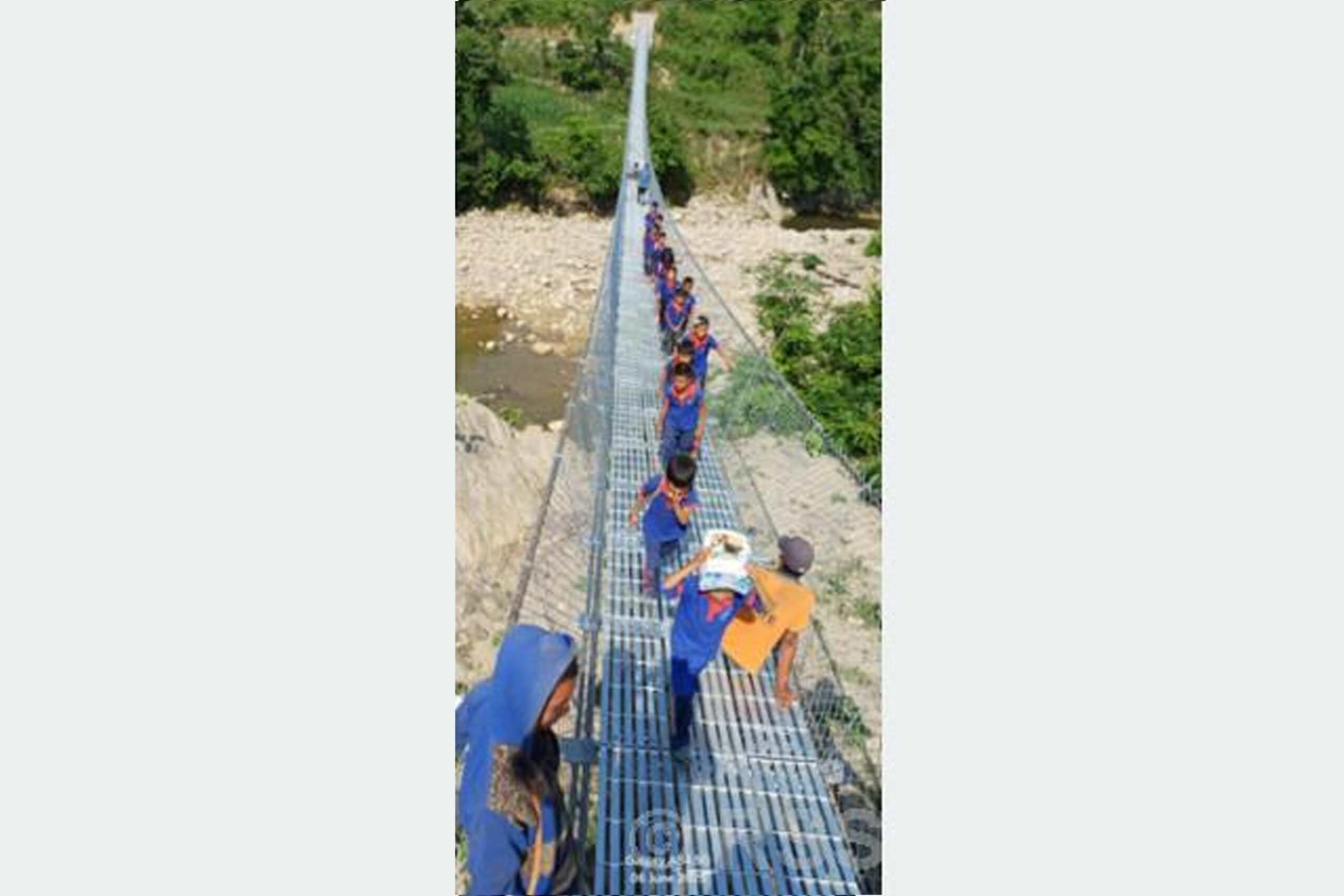 झोलुंगे पुल बनेपछि विद्यार्थीलाई आवतजावतमा सहज
