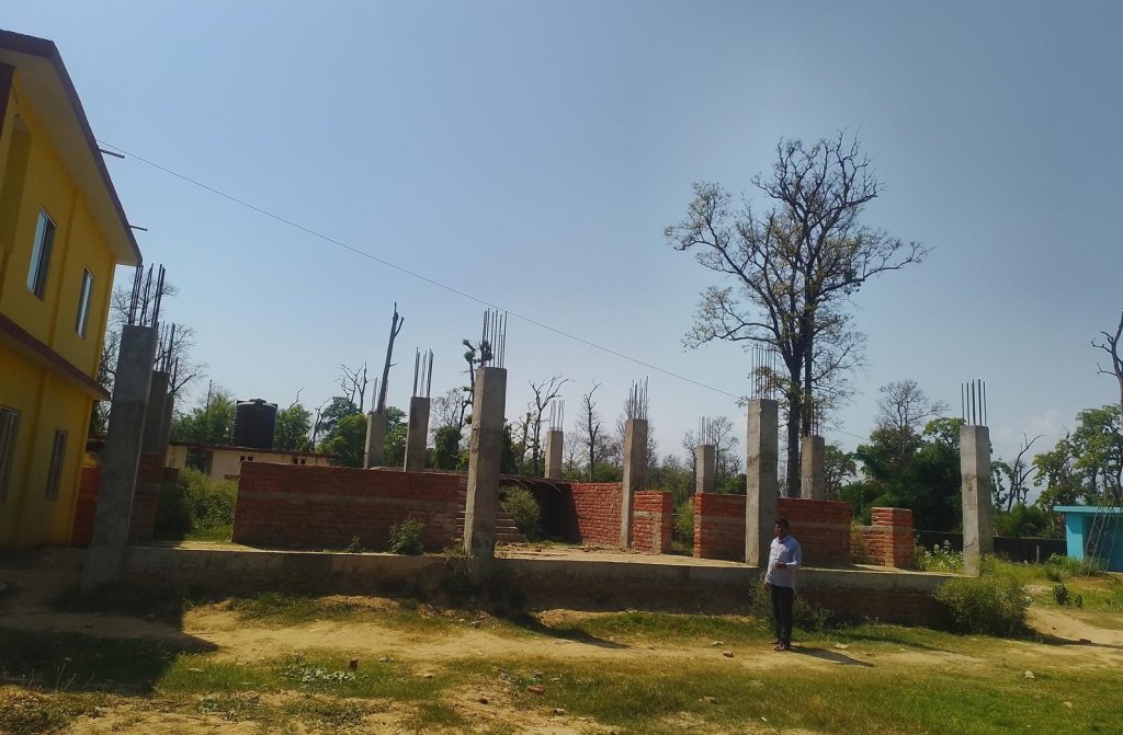 बजेट अभावमा विद्यालय भवन अधुरो