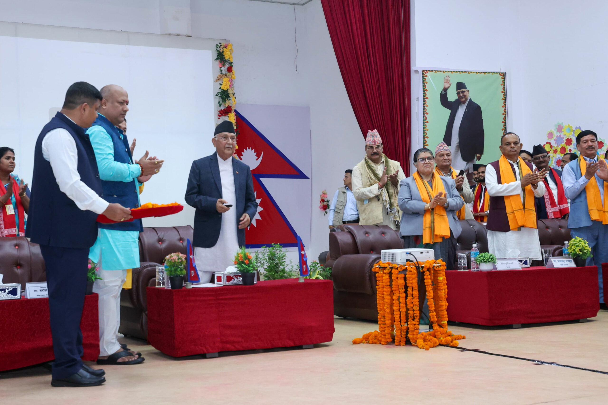 प्रधानमन्त्री ओलीद्वारा एकै पटक मधेस प्रदेशका ६४ सडक योजनाको शिलान्यास