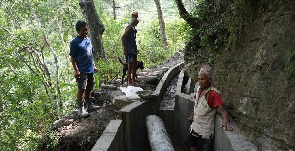 १५७ वर्ष पुरानो नहर पक्की बनाइँदै