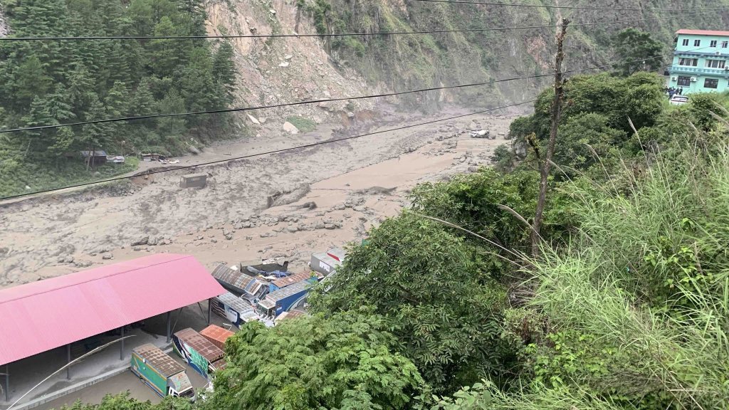 रसुवा बाढी : तीन प्रहरीसहित १५ जना बेपत्ता, नौं जनाको उद्धार