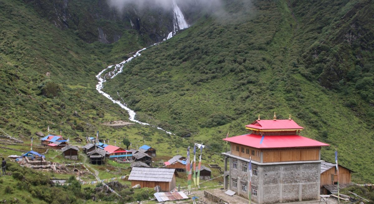 आर्थिक अभावमा जोङलुङ गुम्बा पुनर्निर्माण अधुरै