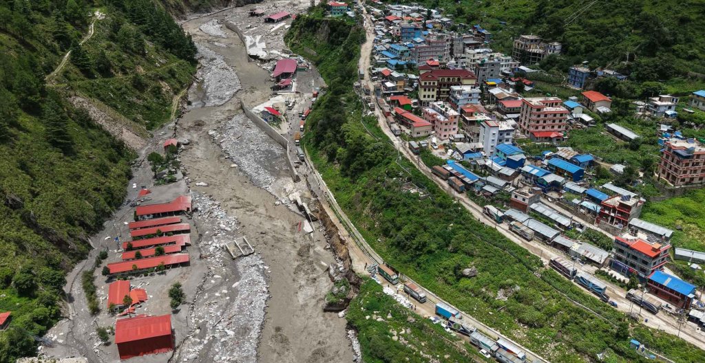 रसुवागढी नाकास्थित मितेरी पुल एक महिनामा बन्ने