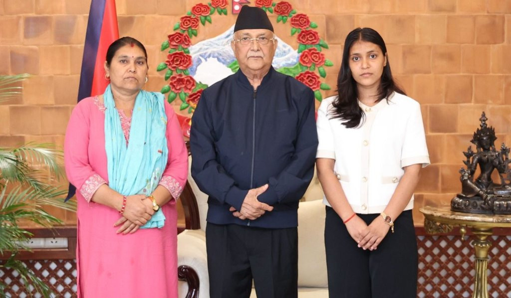 इजरायलबाट फर्किएर विपिनको आमा र बहिनीले भेटे प्रधानमन्त्रीलाई