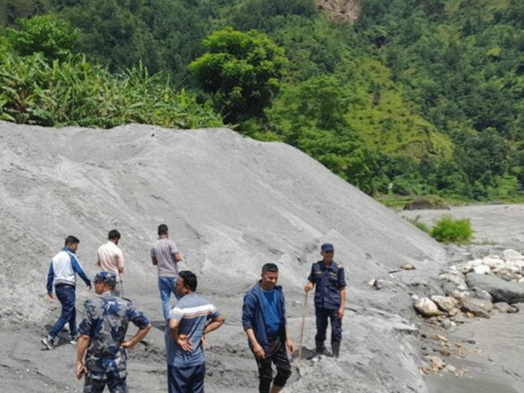 वर्षा याममा पनि रोकिएन कालीगण्डकीमादोहन अवैध 
