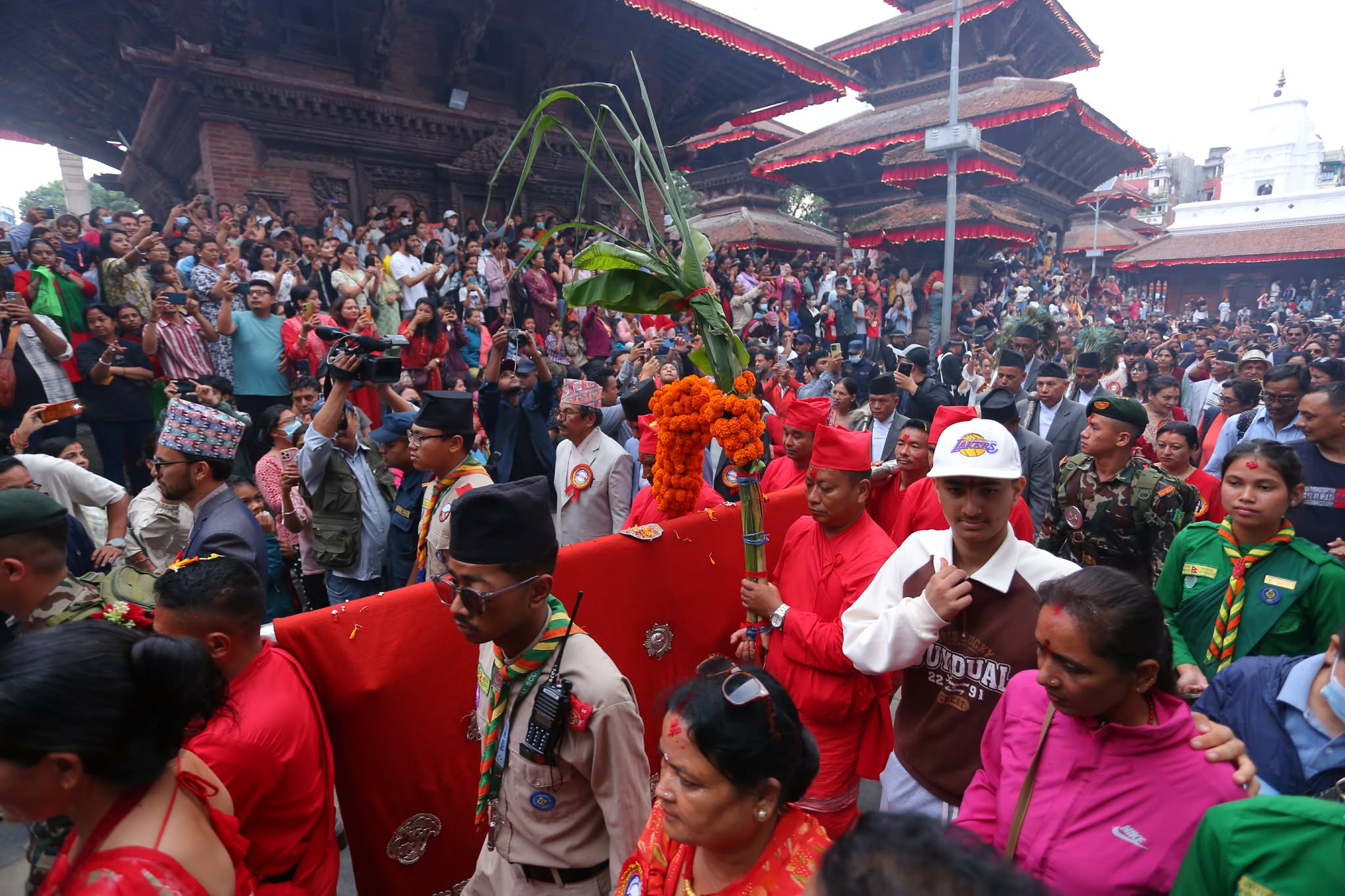 हनुमानढोकामा फूलपाती भित्र्याइयो