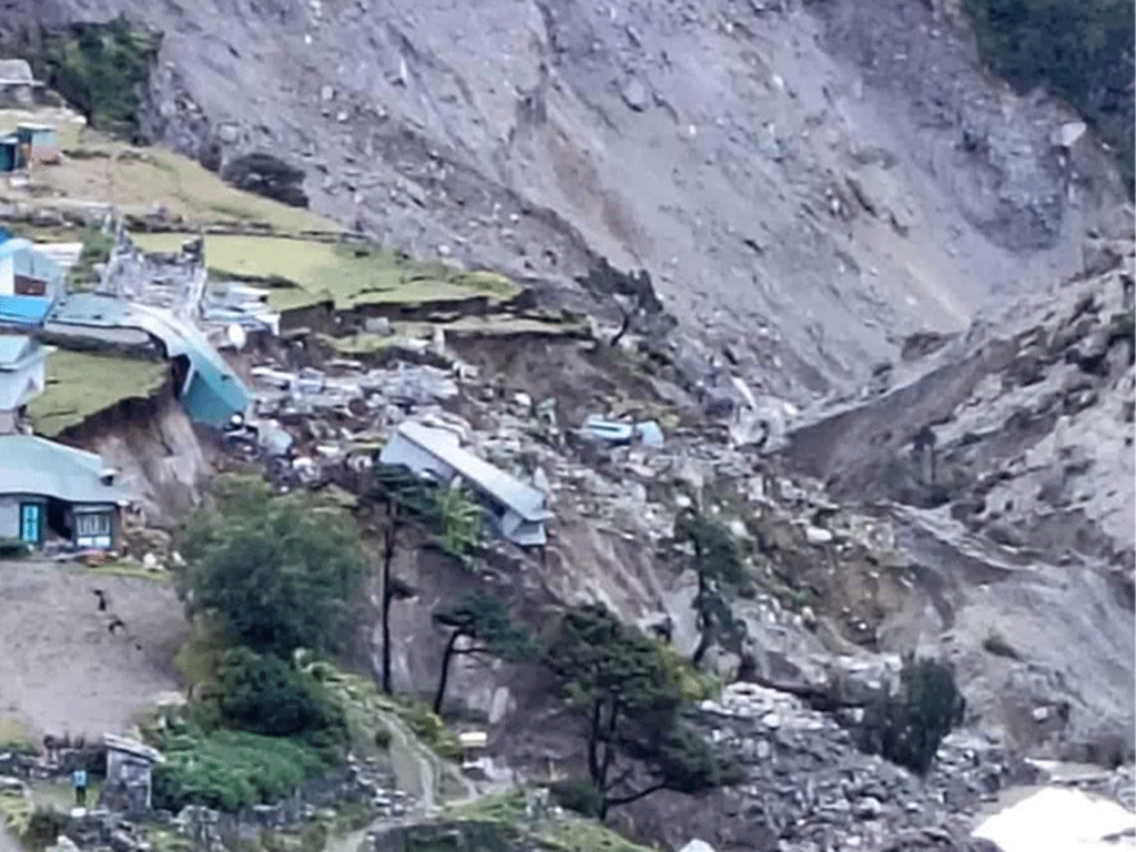 थुनिएको थामे खोला ओभर फ्लो हुँदा ५ घर बगायो