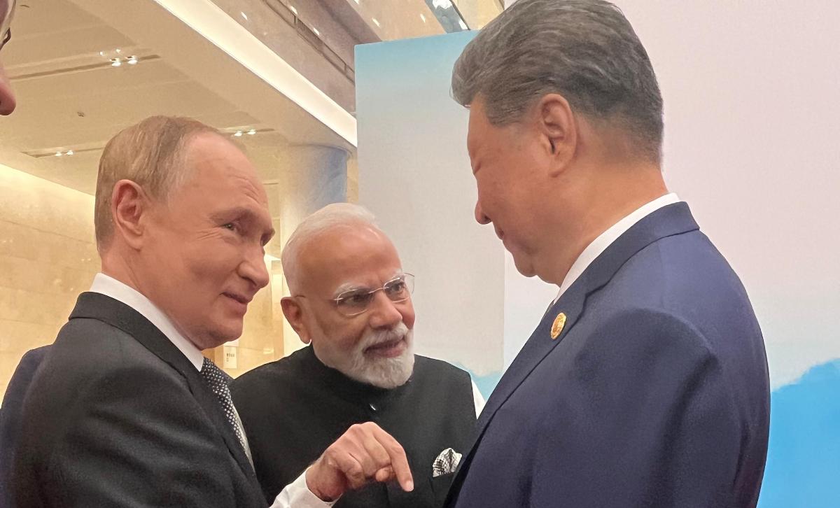 चीनमा पुटिन, सी र मोदीबीच भेटवार्ता