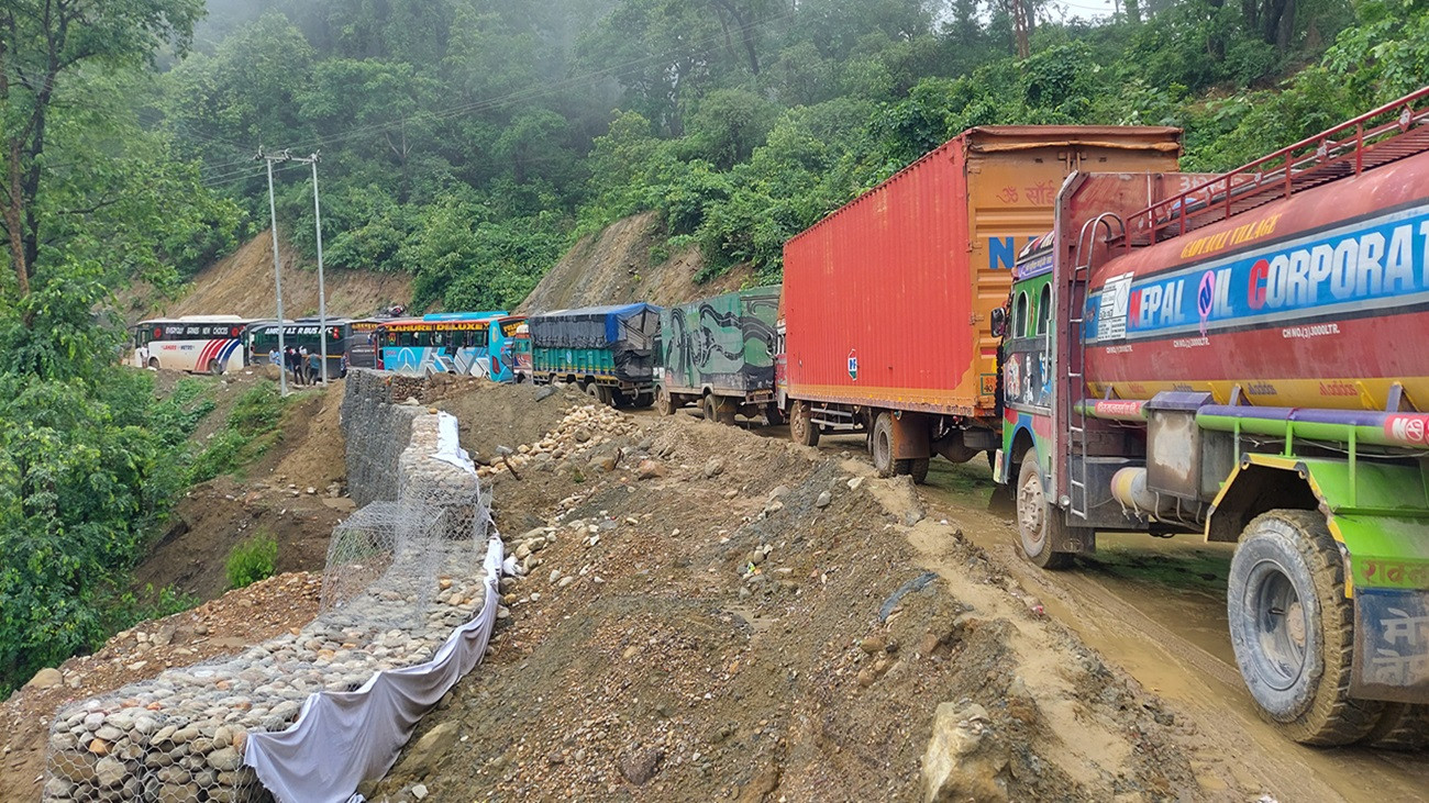 दाउन्नेमा अत्यावश्यकबाहेक सवारी नचलाउन आग्रह