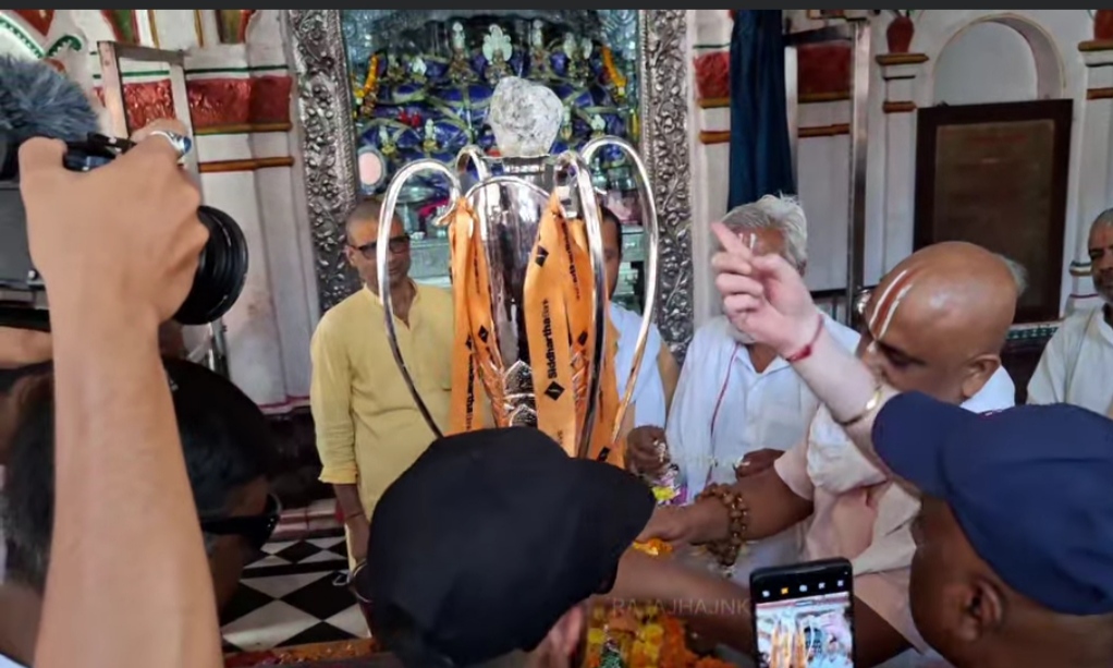 एनपीएलको ट्रफीलाई जानकी मन्दिरमा पूजापाठ गरी नगर परिक्रमा
