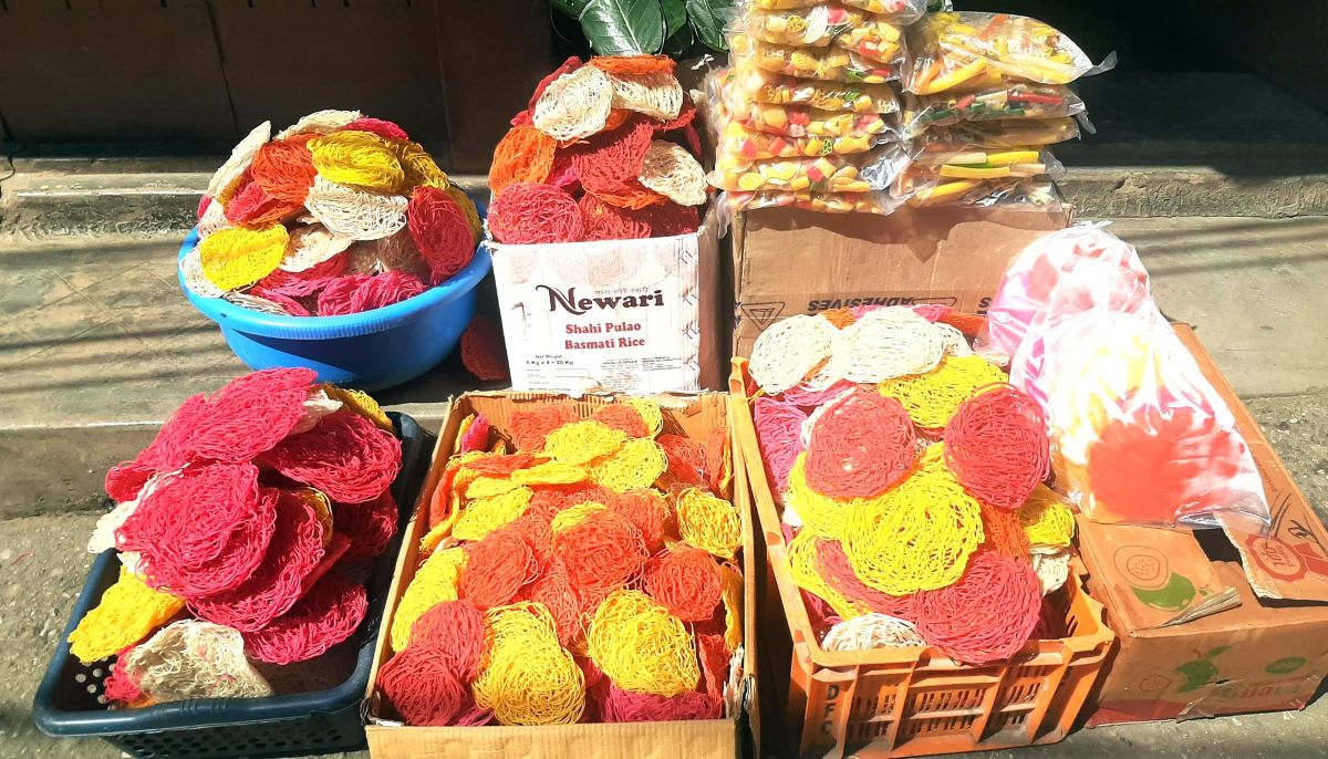 तिहारलाई झिनियाँ बेचेर मनग्य आम्दानी