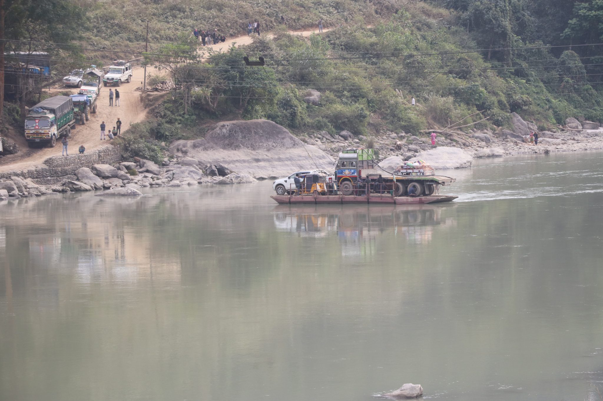 अरुण नदीको सतिघाटमा फेरी पुनःसञ्चालन