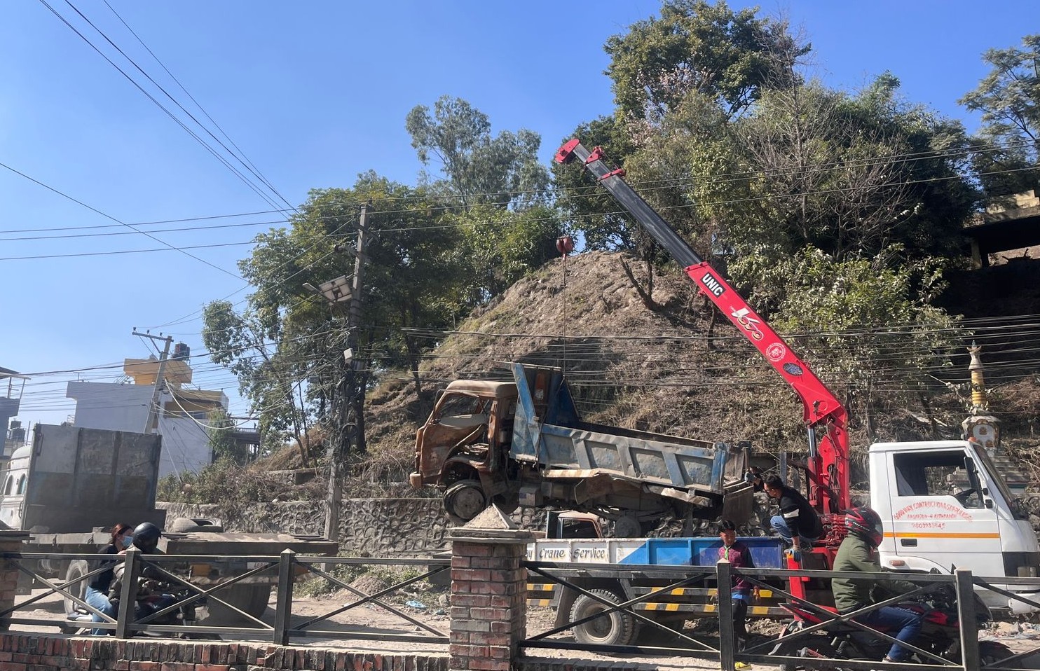 बागमती नदी किनारका बेवारिसे सवारी साधन हटाउन सुरु