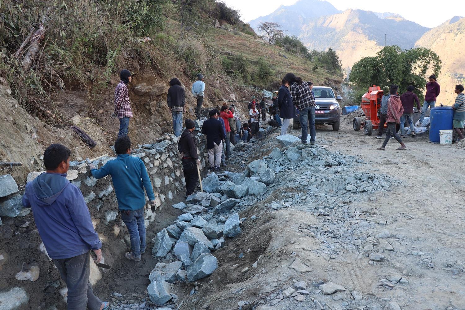 करिब ५३ करोडको लागतमा दरवाङ–मुना–ढोरपाटन सडक स्तरोन्नति सुरु