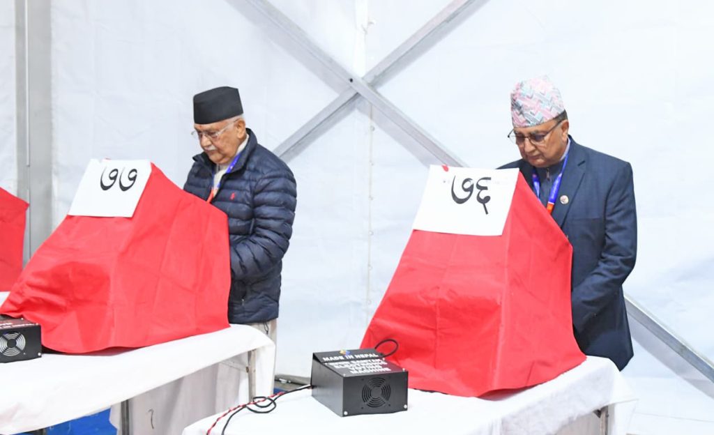 एमाले महाधिवेशन: नेतृत्व चयनका लागि मतदान सुरु