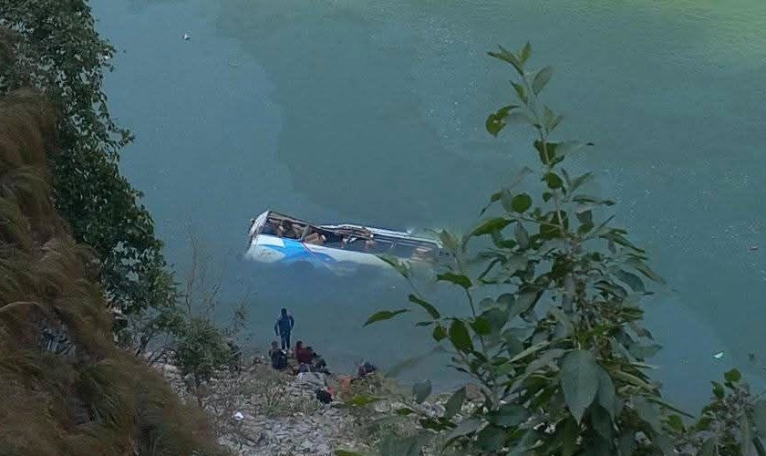 तामाकोशीमा बस दुर्घटना, उद्धार जारी