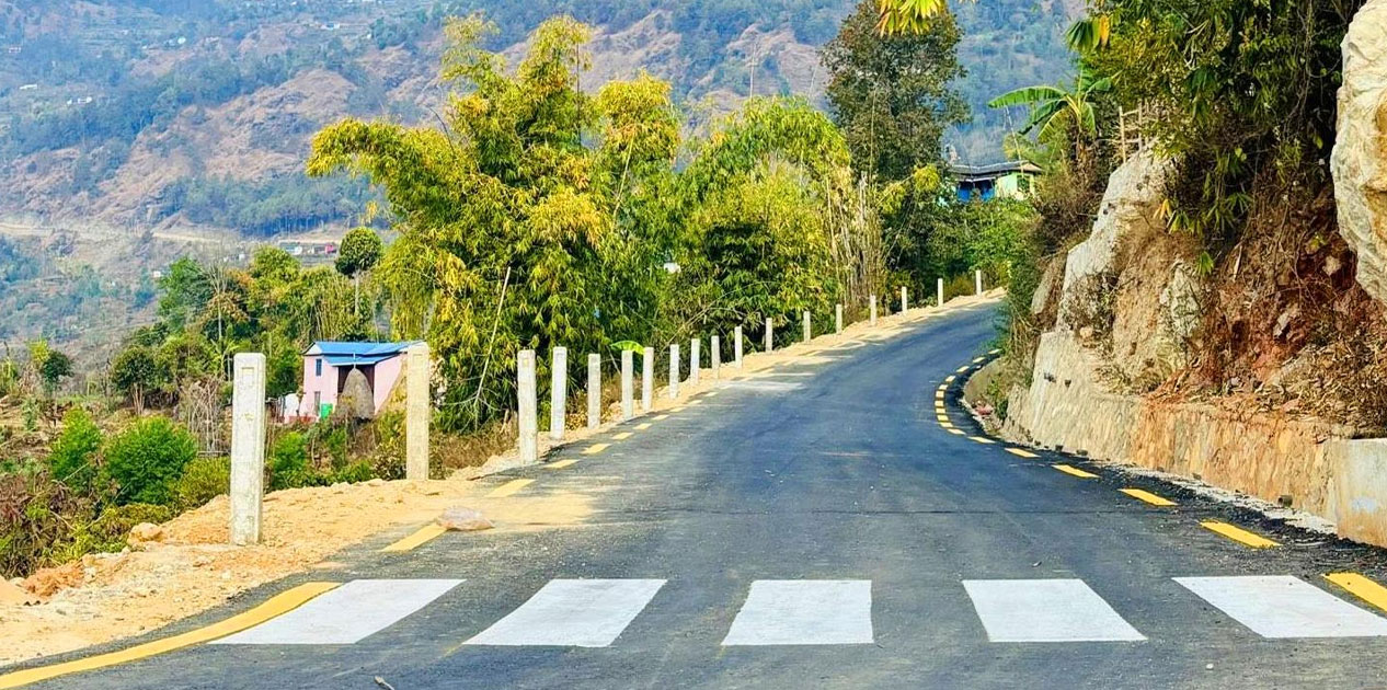 पहिरोका कारण अवरुद्ध राजमार्ग एकतर्फी सञ्चालनमा