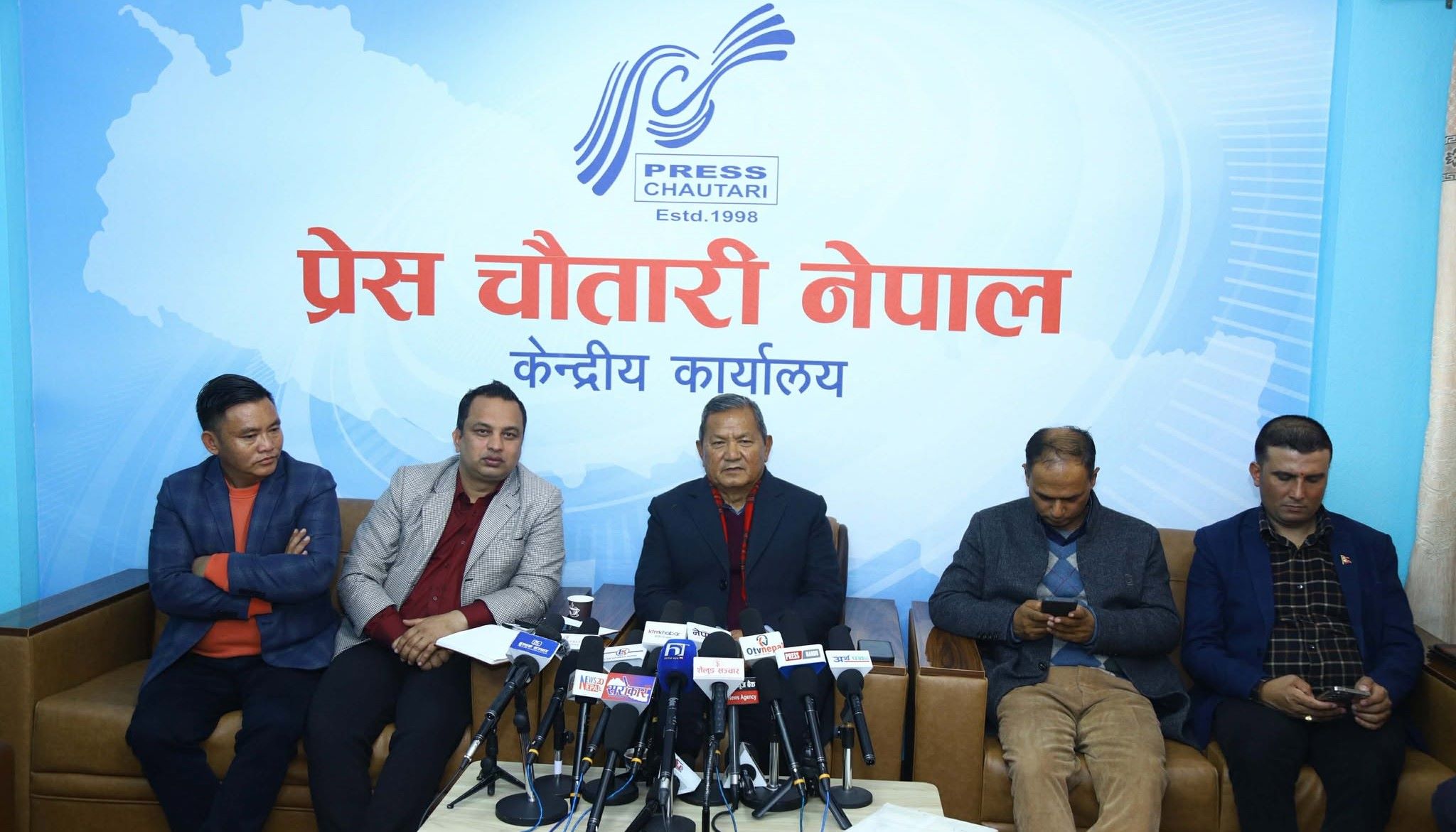 बालेनलक्षित पृथ्वी सुब्बा गुरुङको टिप्पणी : मेयर हुँदा भूमिहीनलाई व्यापार गरेर खान नदिनेले झापा पुगेर लालपुर्जा दिन्छु भन्नु हास्यस्पद