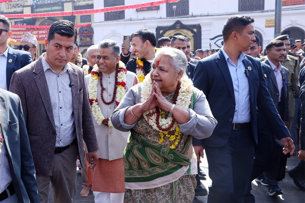 प्रधानमन्त्री कार्कीद्वारा पशुपतिनाथमा रुद्राभिषेक पूजा