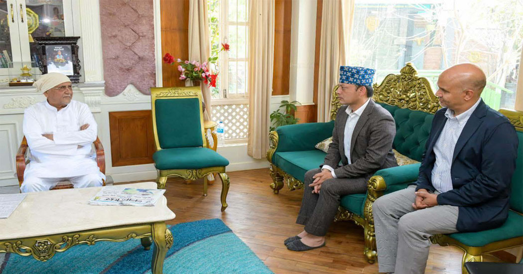रास्वपा उपसभापतिद्वारा एमाले अध्यक्ष ओलीसँग भेट गरी समवेदना व्यक्त