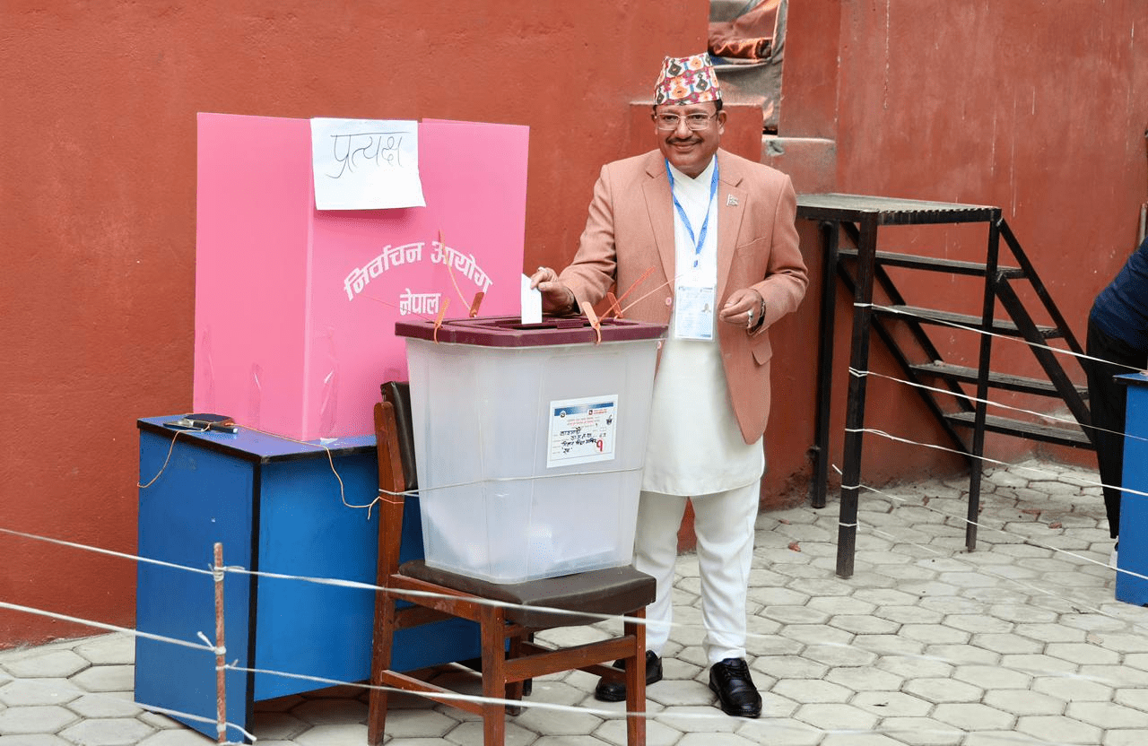 कार्यवाहक प्रमुख निर्वाचन आयुक्त भण्डारीले गरे मतदान