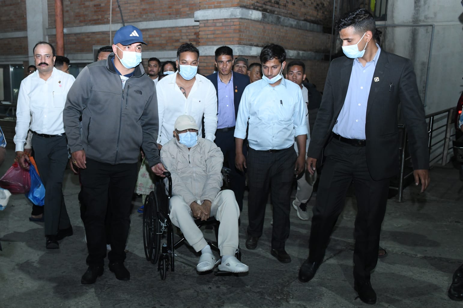 अस्पतालबाट डिस्चार्ज भए ओली