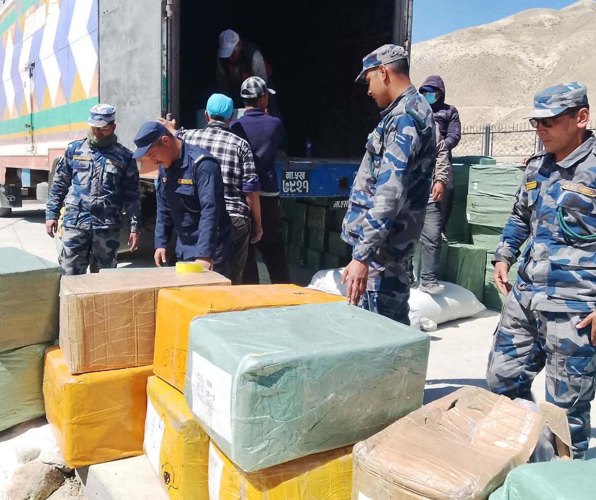 मुस्ताङको लोमान्थाङबाट ५९० कार्टुन इलेक्ट्रिक भेपसहित दुई वटा कन्टेनर नियन्त्रणमा