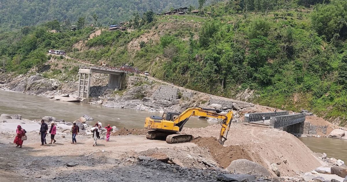 सुनकोशीको बेलिब्रिज झिकिएपछि स्थानीयलाई समस्या